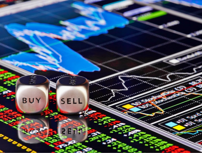 沪深 300 期货小幅回调，震